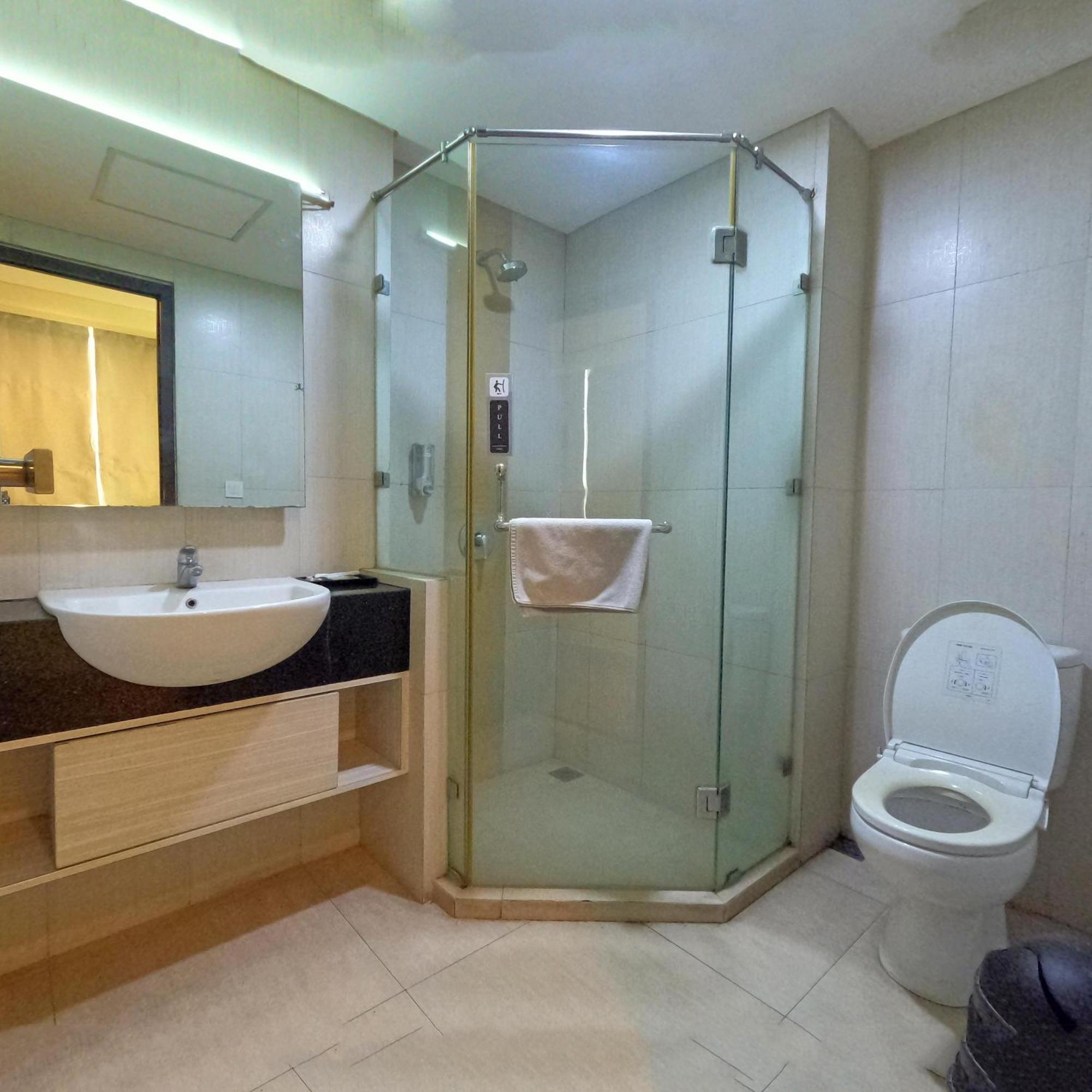 World Hotel Jakarta - Bandengan Exterior photo